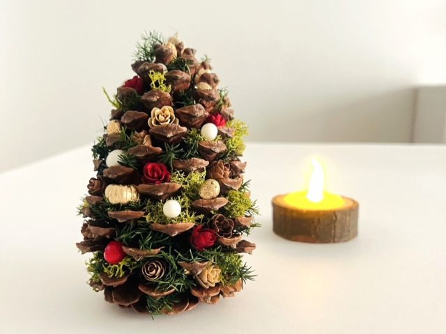 可愛い♪と人気のツリーです☆毎年飾るのが楽しみになりそう!台座は木製のキャンドルホルダーとしても活躍しますよ♪