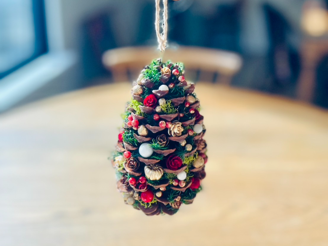 これ、吊るせます☆松ぼっくりオーナメントとしてもとってもかわいい!