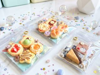 かわいくて美味しそうなミニチュアアイテムでキーホルダーを作りましょう♪