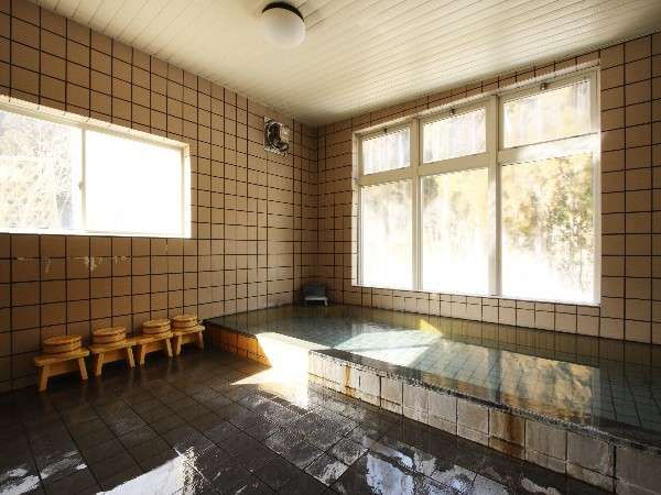 内湯ではお身体を流せます。