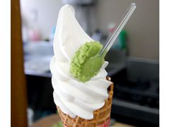 わさびの里名物のソフトクリームです。甘さと辛さが絶妙にマッチ♪