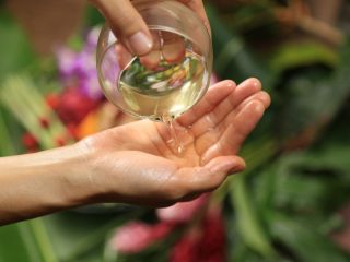 セラピストがお客様に合わせて行うオーダーメイドのトリートメント