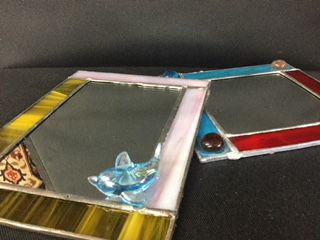 こんなかわいい鏡ができますよ!簡単に完成