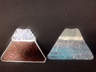 このような感じで富士山できます。1例です。たくさん色ありますのでいろいろな富士山の表情から好きな色を1色選び1個製作しましょう!