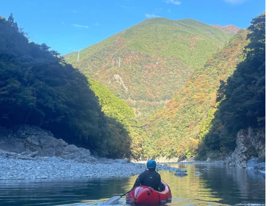 川の上からしか見れない秘境の大絶景をお楽しみいただけます♪