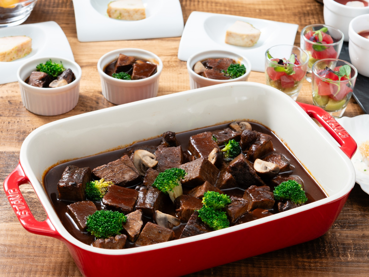 �y������藿���@�f�B�i�[����z���Y���̐ԃ��C���ύ���