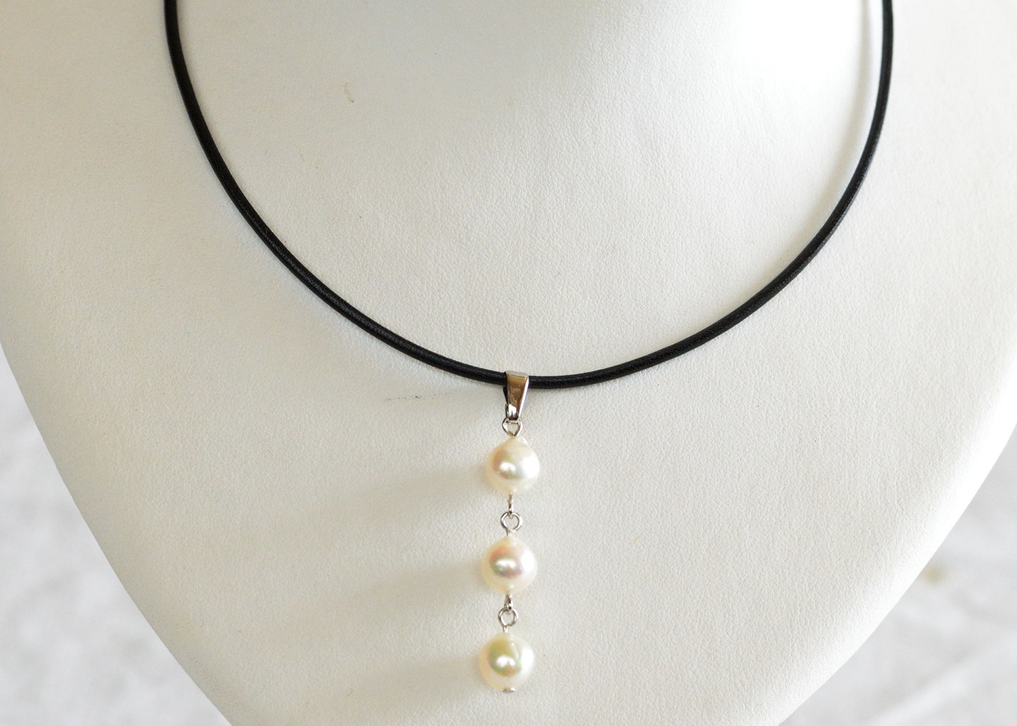 真珠3個付きネックレス作り体験(皮紐タイプ)ファミリー・女性におすすめ♪