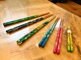 楓の白木のお箸に模様をつける体験
