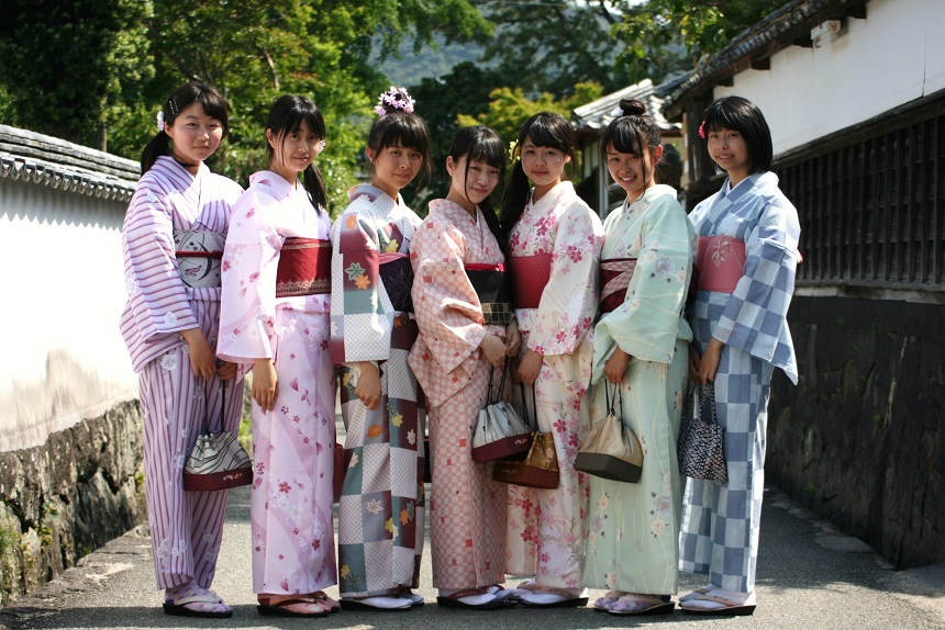 修学旅行生ももちろん利用できます。人数が多い場合は、着付師を増配しますので、必ずご連絡を♪