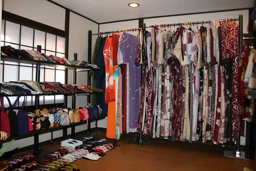 萩の老舗呉服屋がプロデュースしているので、着物もたくさん♪
