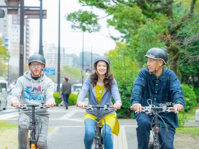 広島市内に今なお歴史を伝える被爆遺構も巡ります。