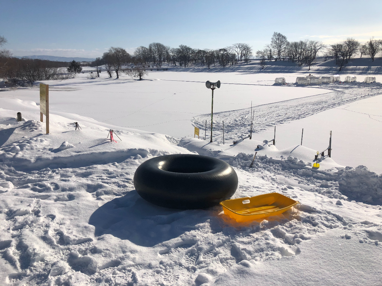 �����̃`���[�u����A�\���V�т��y���߂܂�