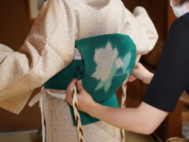 一組毎のお客様で時間を区切っての完全個別対応、スタッフならびに店内のコロナ対策も万全にお客様お一人ずつ丁寧な接客と確かな着付けでおもてなし致します