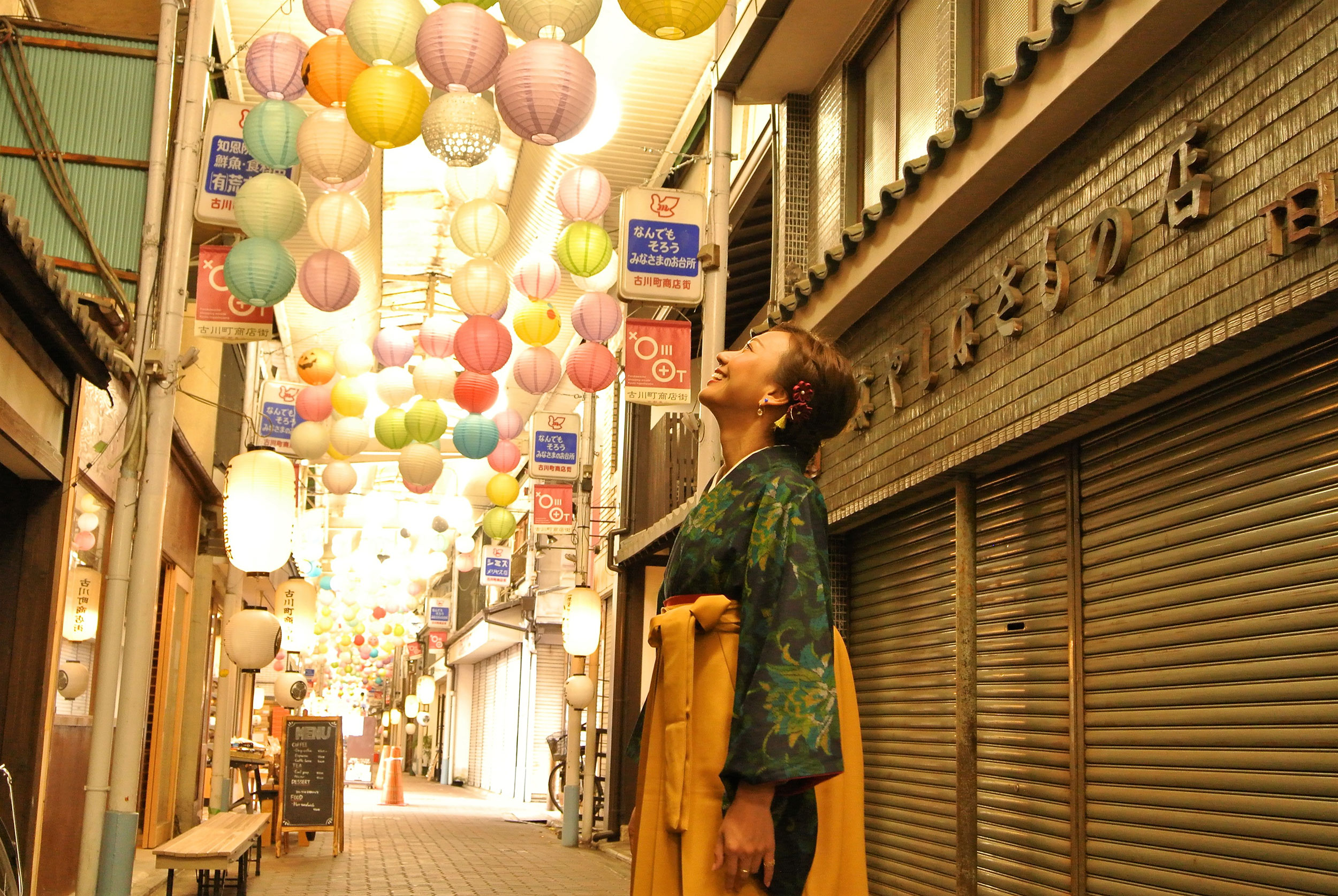 インスタ映えするレトロな街並みにも溶け込むUME SAKURAのレトロ袴レンタル