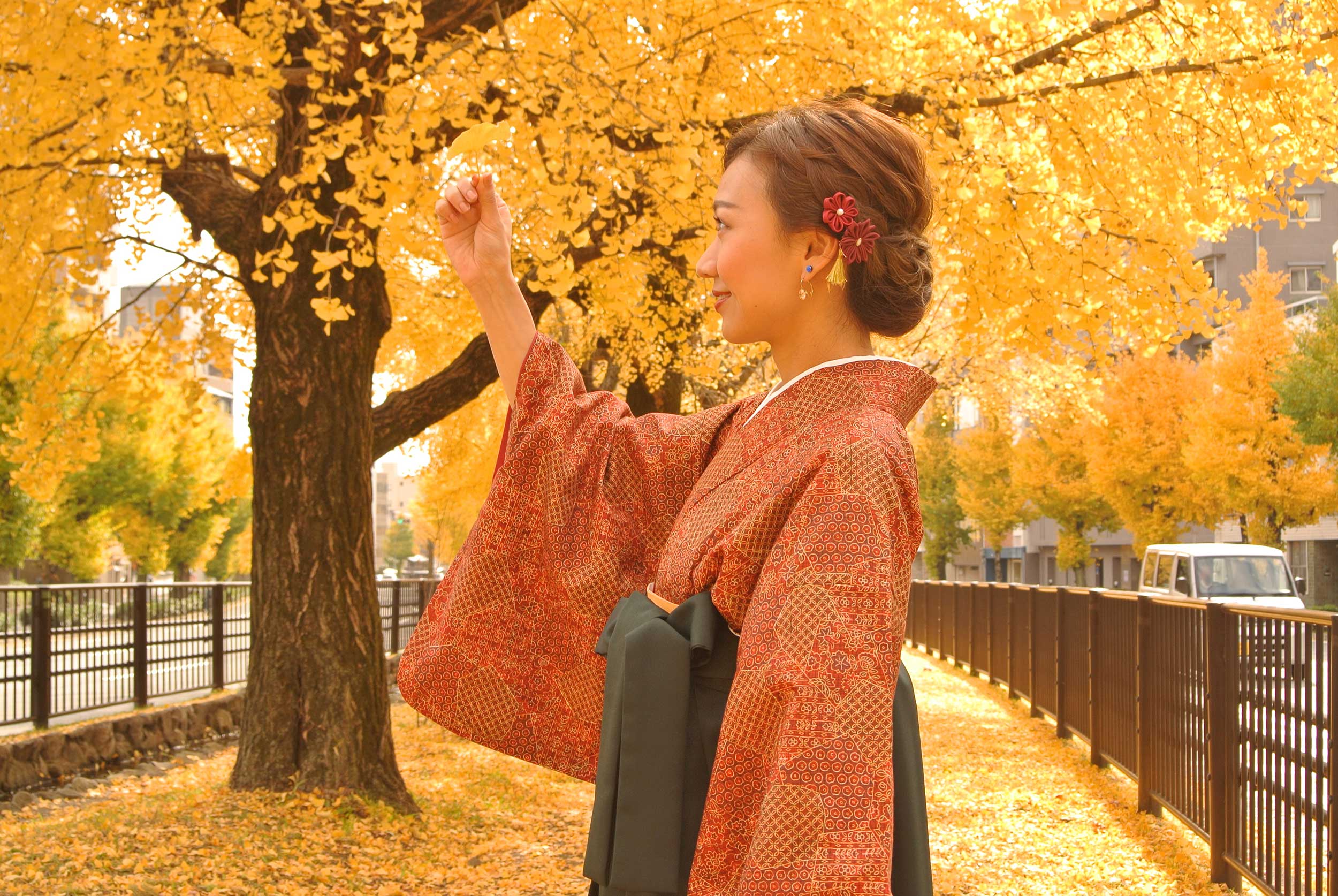 京都の四季を楽しむには正統派コーディネートの小紋着物に袴を合わせるUME SAKURAのレトロ袴レンタルがおすすめ