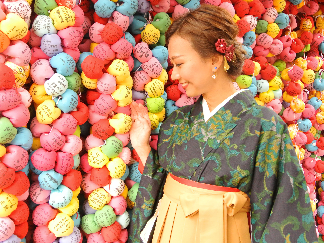 はいからさんスタイルのレトロな袴レンタルで京都観光、八坂庚申堂や祇園観光を楽しむUME SAKURAの袴レンタルプラン