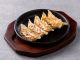 焼きたての餃子をご提供致します。