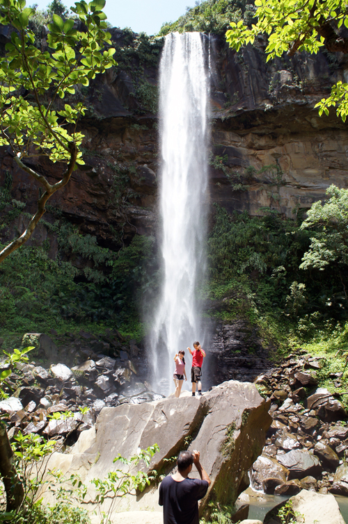爽快!滝の真下でマイナスイオンを浴びてリフレッシュ☆