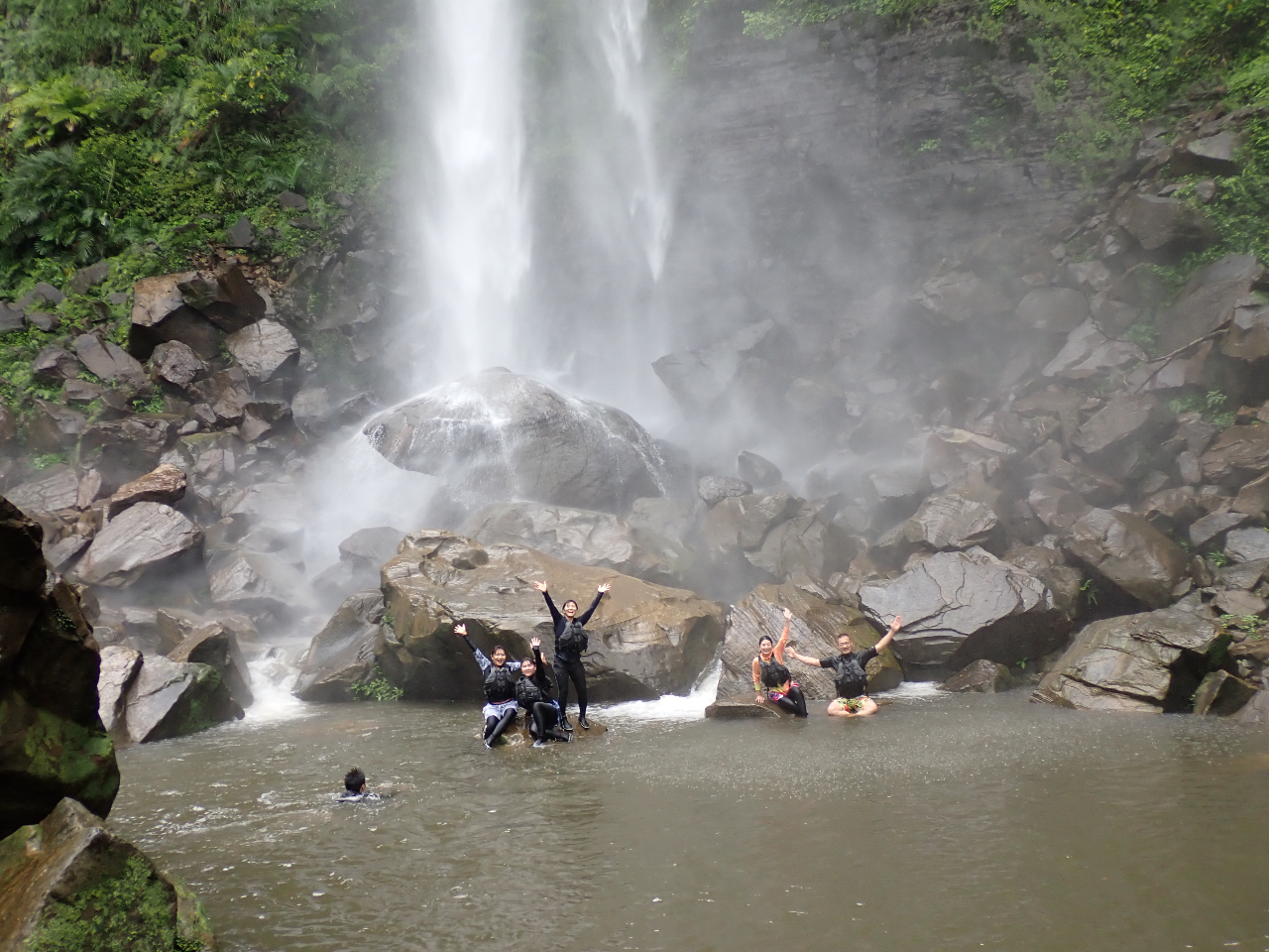 滝つぼで泳げます♪(暖かい時のみオススメ)