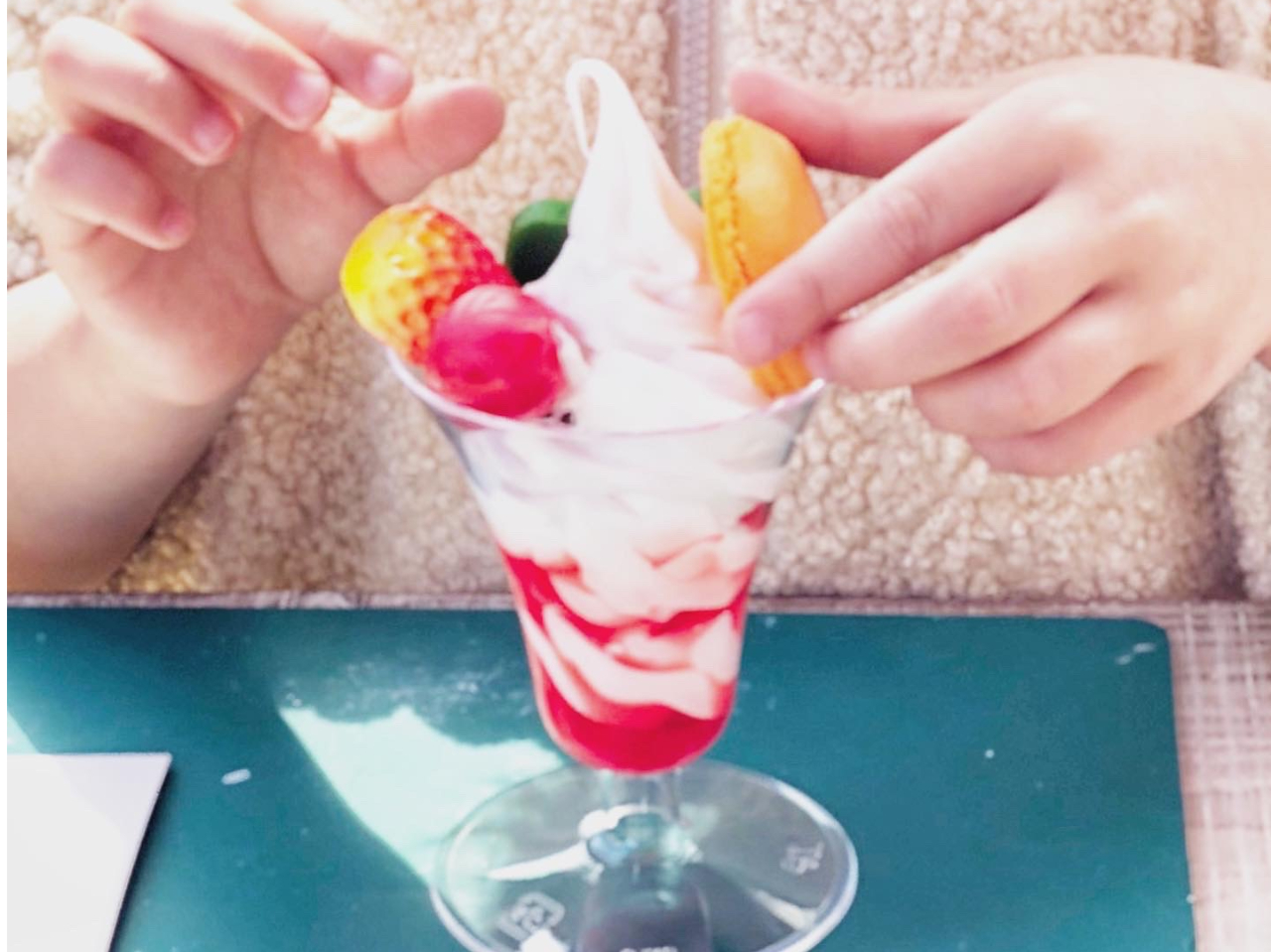 �~�j�p�t�F���B�g�b�s���O�̋�ނ�I�сA�\�[�X���������\�t�g�N���[�����i�����肵�ă~�j�p�t�F�����܂��B3�΂̂��q����ł�����̌��ł��B