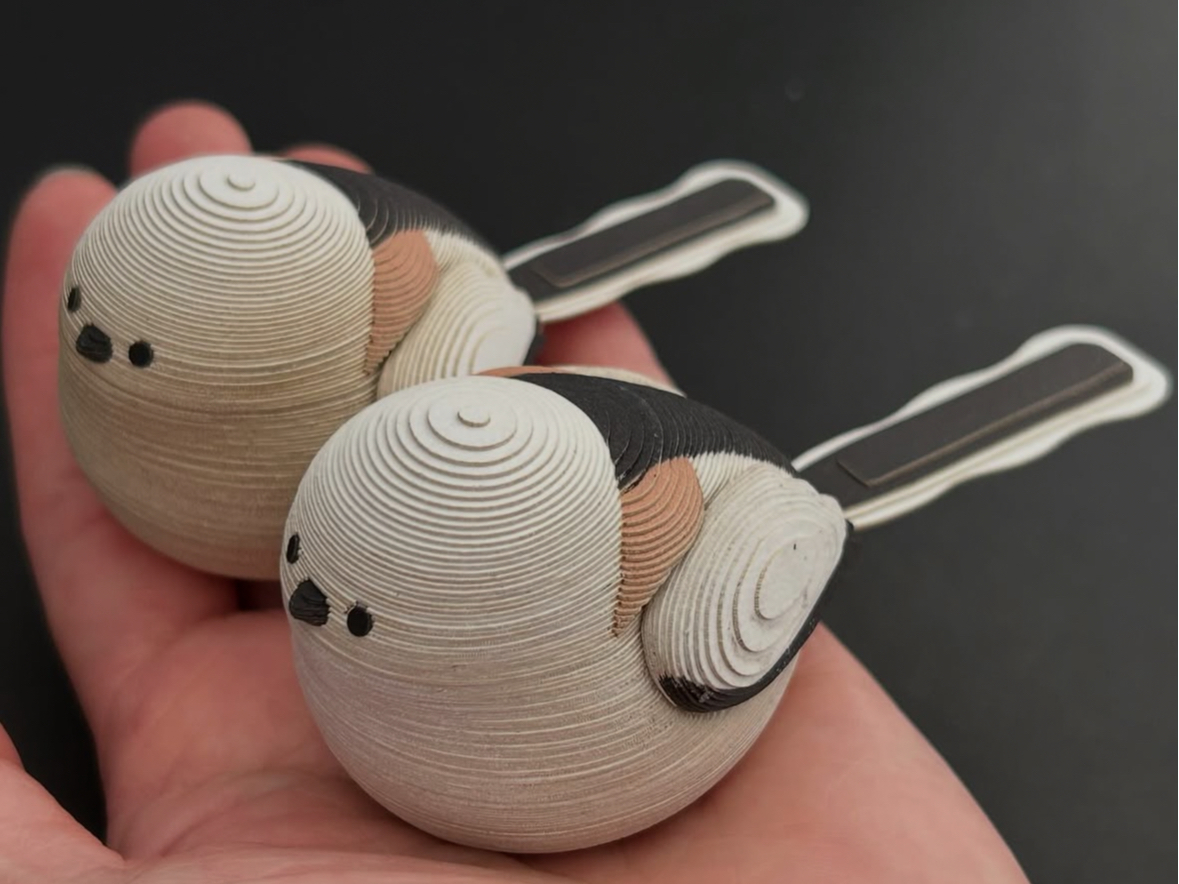 手のひらサイズのシマエナガ