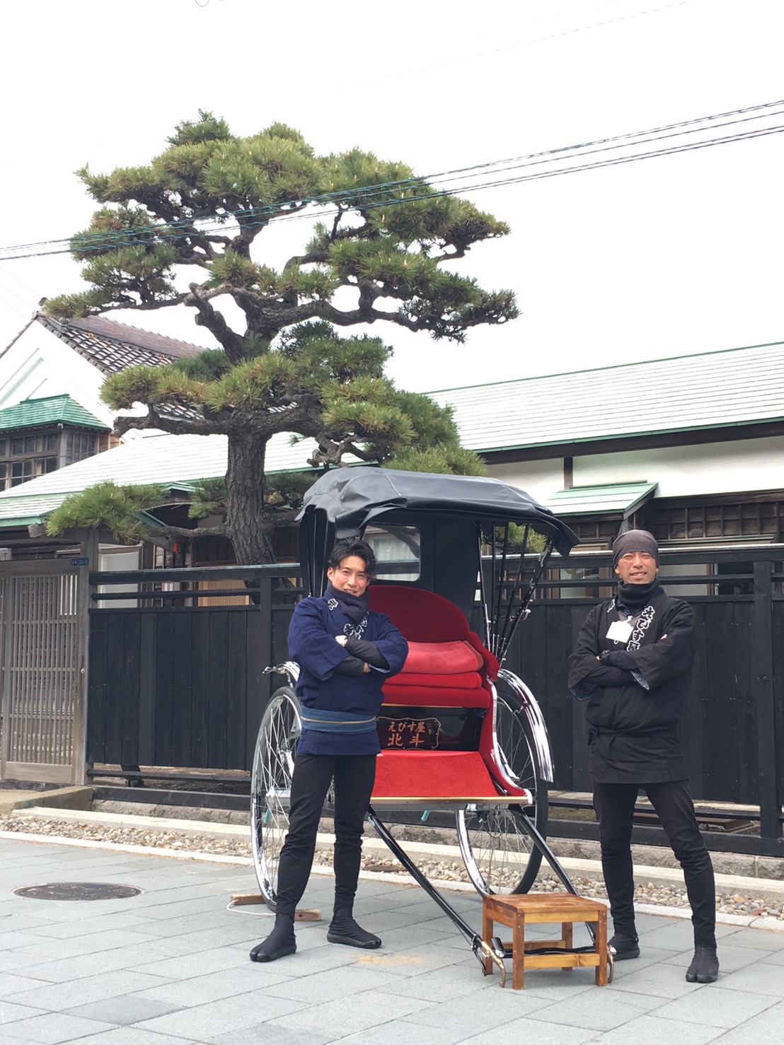 函館の名所を優雅に楽しみ、海辺から函館山を望む!!海峡の旅45分☆人力車貸切プラ...