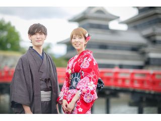 カップルにオススメ うれしい1 000円引 プロの美容師が担当 着付け体験 1日満喫コース 人気観光地の松本城 奈良井宿へ着物が合うスポットで特別な思い出を 塩尻 着付 着物レンタル モナミ美容室 じゃらん遊び体験