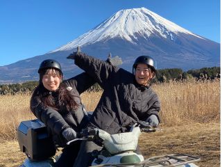 女性だけでの参加も◎バギー専門のガイドが丁寧にレクチャーします!
