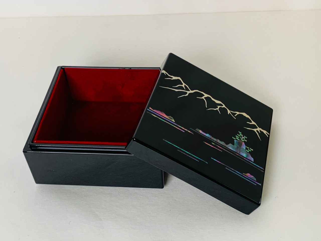 螺鈿唐子　硯箱　武蔵川建三(貢山)氏作 螺鈿唐子 硯箱 武蔵川建三(貢山)氏作