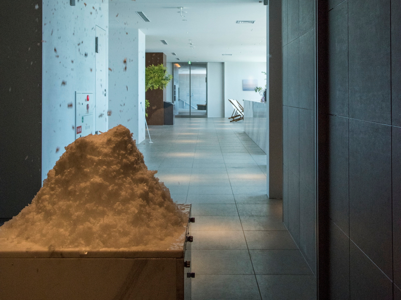 SNOW 水の代わりに雪の部屋