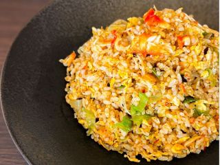 激辛蟹肉チャーハンレタス入り
