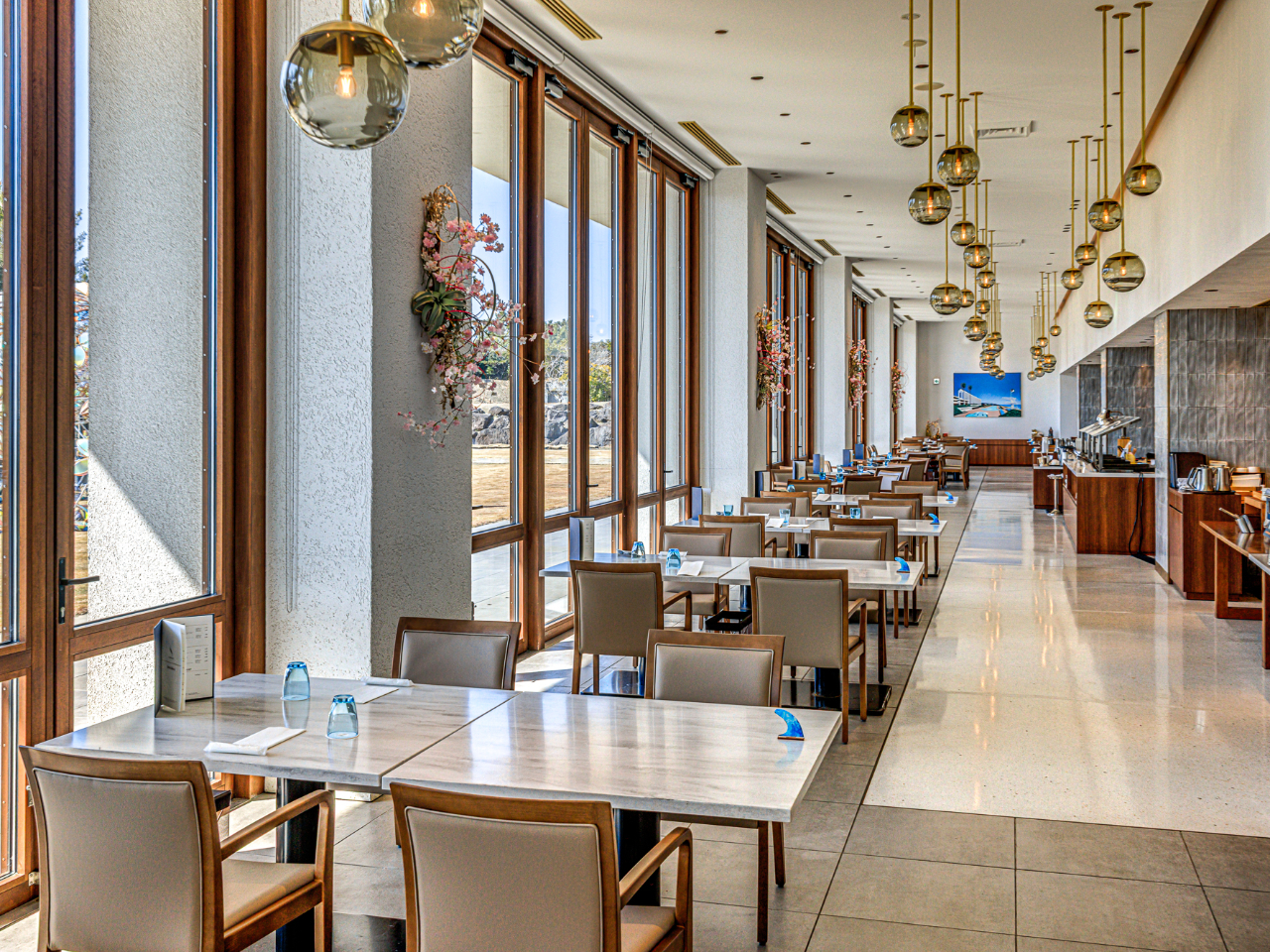 �V�䂪�������邢�X����S.DINING�B�C�𒭂߂Ȃ���D��Ȏ��Ԃ����y���݂��������B