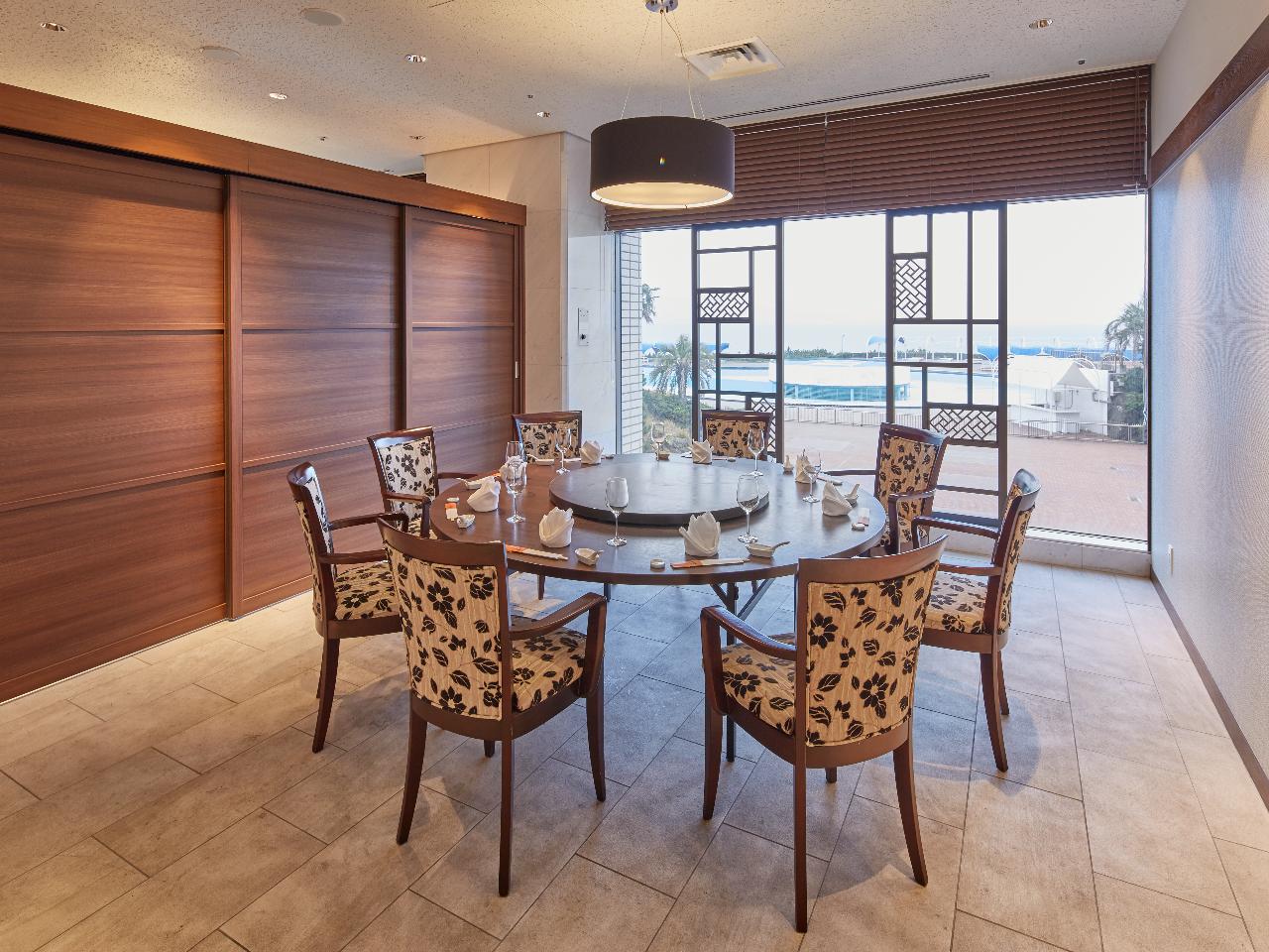 ���B���j����L�O���E���a�����ȂǁA��؂Ȑl�ƏÓ�̊C��������v���C�x�[�g��ԂŁA���ʂȂЂƂƂ������߂������������B�i�L���j