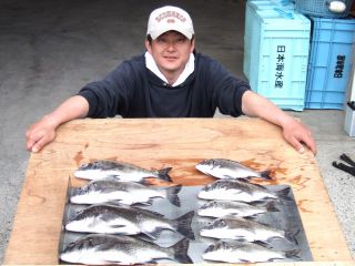 クロダイ、アジ、カワハギがよく釣れる!日本海での釣りはイカダ釣りが最高!