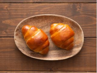 おうちでふわふわに焼き上がるバターロールを作りませんか♪