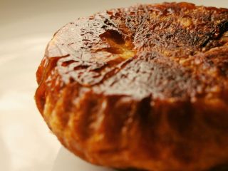 プレミアムメンバー限定!冬にぴったりのバター香る贅沢パン「クイニーアマン」です♪