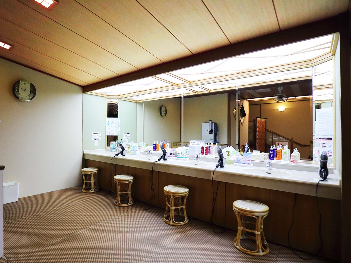 清潔に保たれた洗面・脱衣場。女性用アメニティも充実しています。