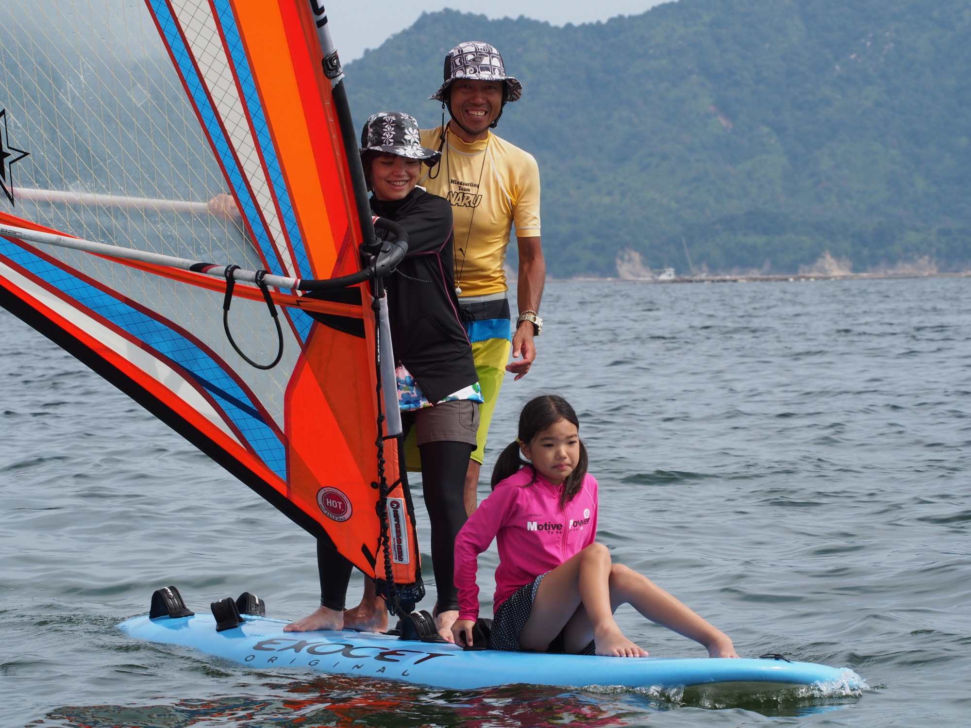 大きな二人乗りボードを使用するので安心です!直ぐに乗れるようにご指導します!!