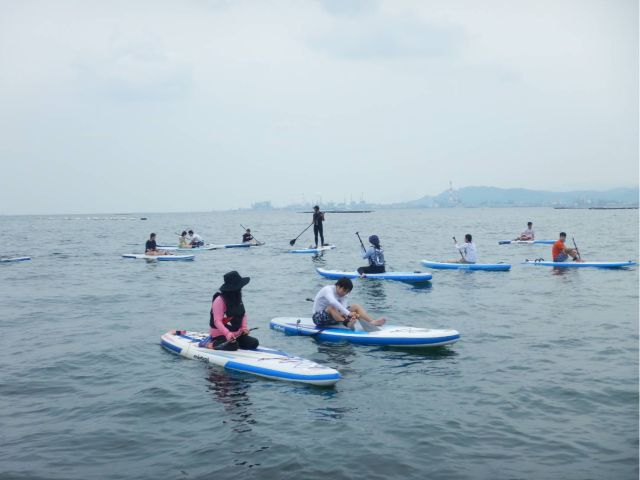 休憩しながら、宮島の秘境ビーチと秘境神社を目指します。