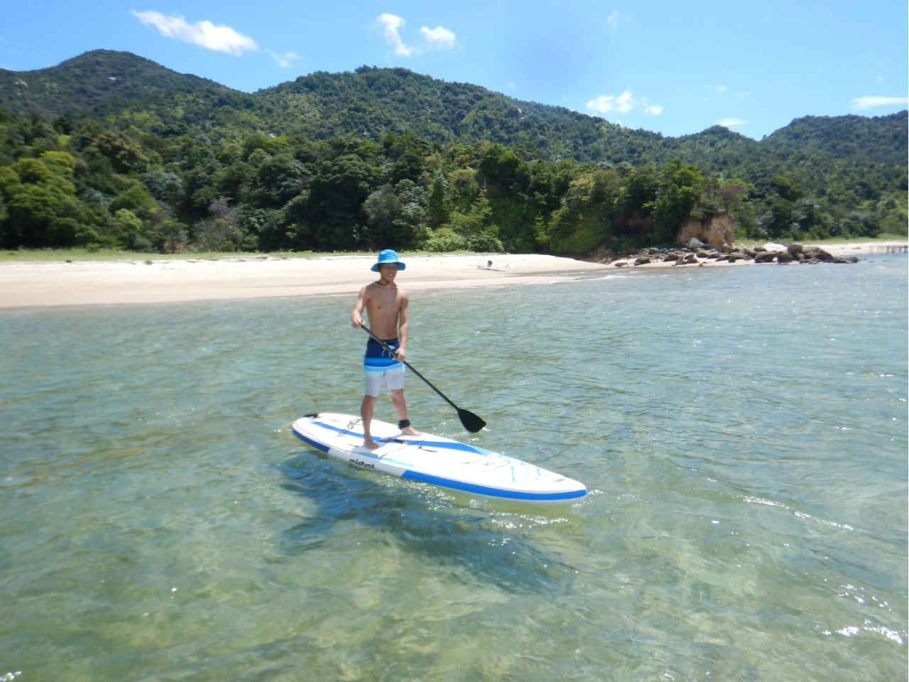 こんな近くにこんなきれいな海が!日本とは思えないきれいな海が待ってます。