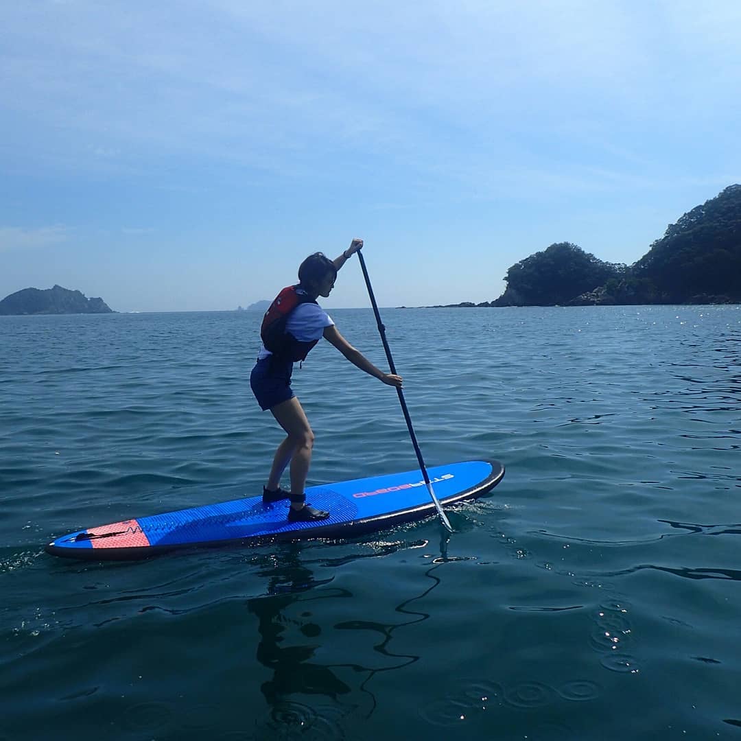 目指すはプライベートビーチ♪穏やかな海で初めての方もスイスイ漕いでます♪