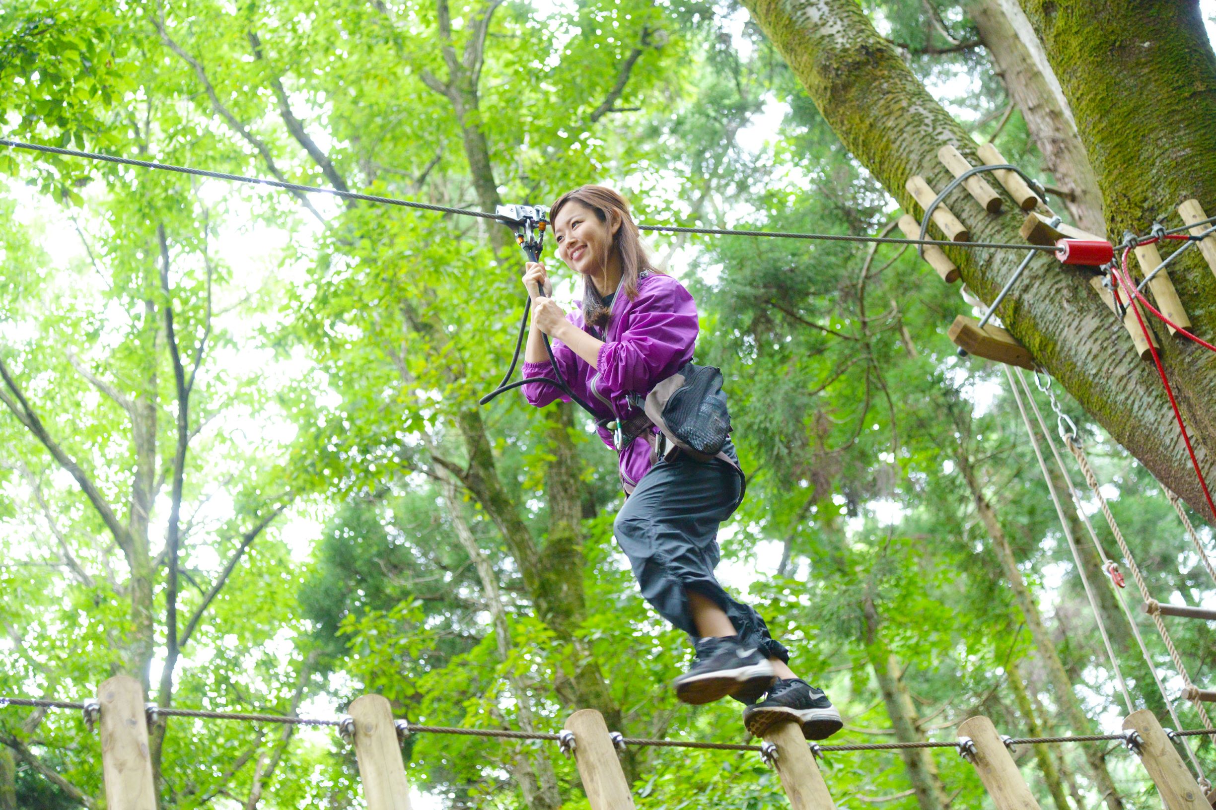 命綱を頼りに色んな障害物を渡り切ろう!