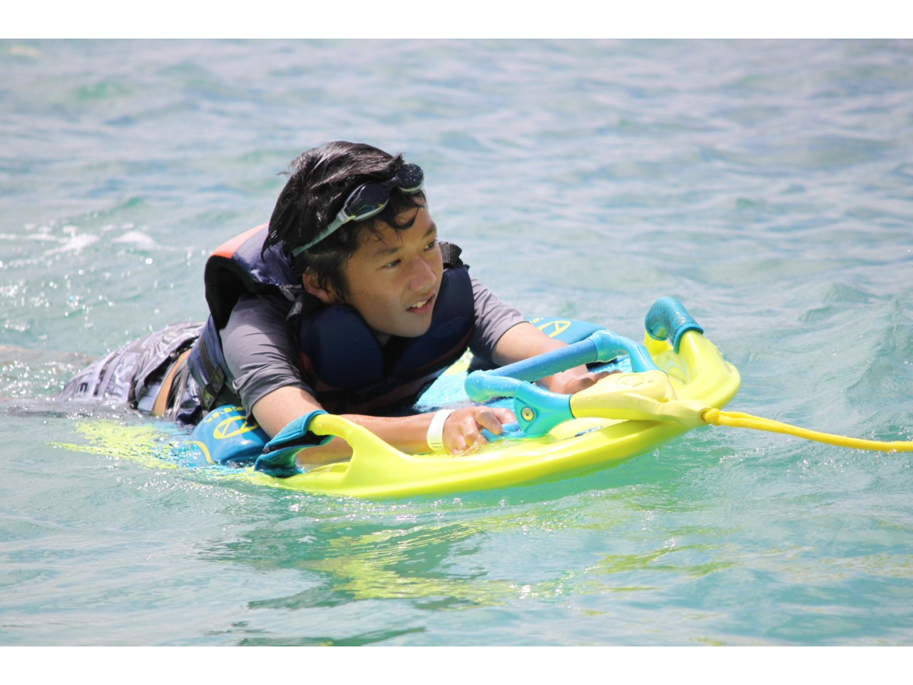 引っ張られる時もトーイングロープ掴んで耐えなくても大丈夫です♪このままスタートします♪