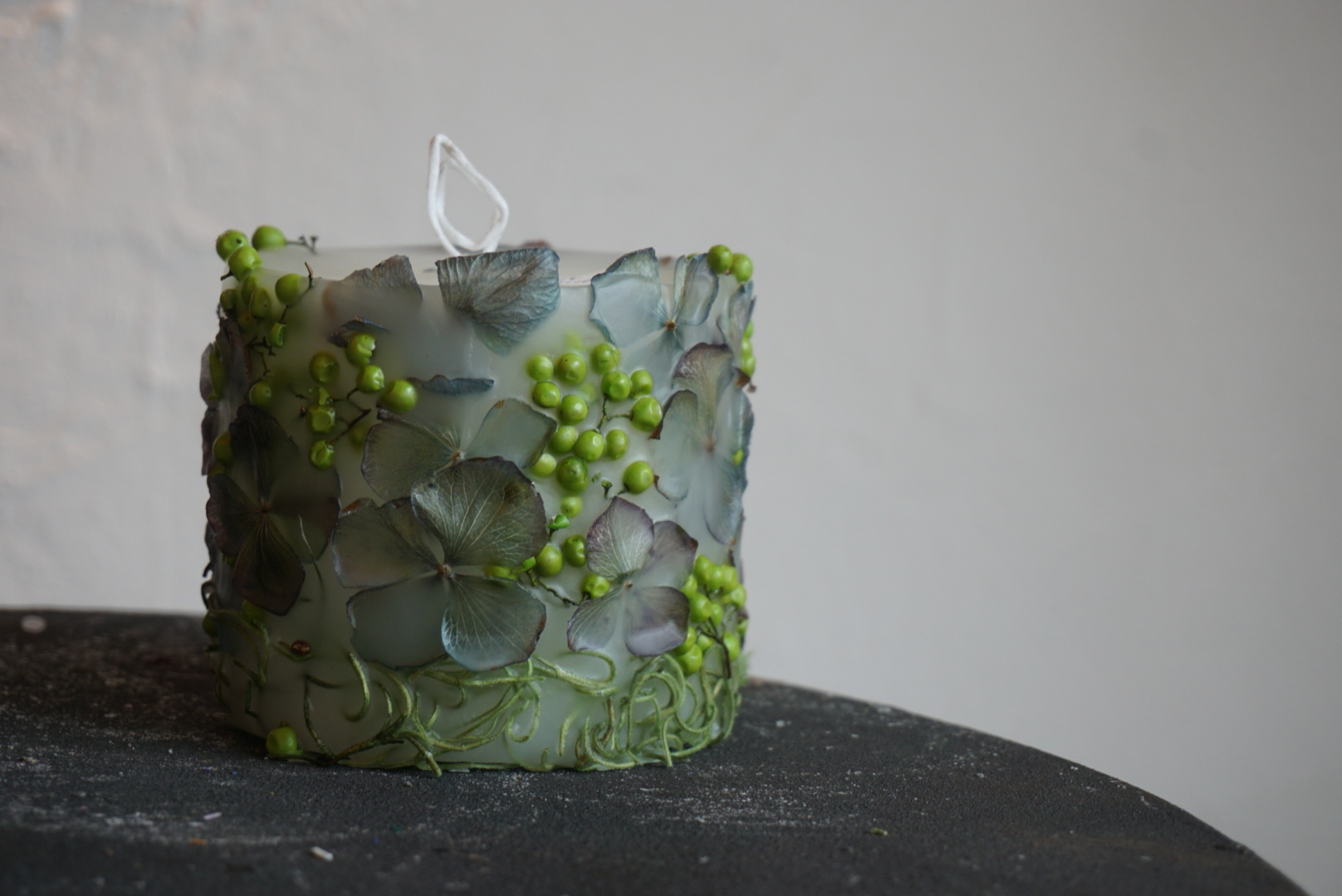 小さなお子様(3歳〜)お一人で作成できるほど簡単に、世界に一つだけのボタニカルキャンドルを製作できます!!