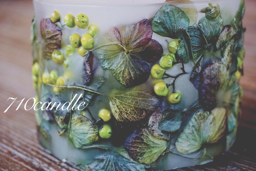 こちらはアジサイのドライフラワーを使用したキャンドルです!アジサイなど季節によってしよう可能なお花は異なりますのでお気軽にお問い合わせ下さい!!