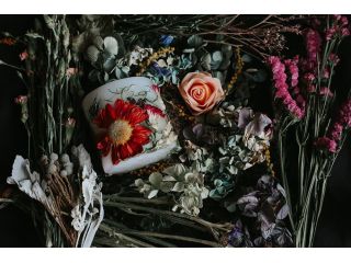 お好きなドライフラワーを使用して、記念日や結婚式に使用するキャンドルの作成も可能です!