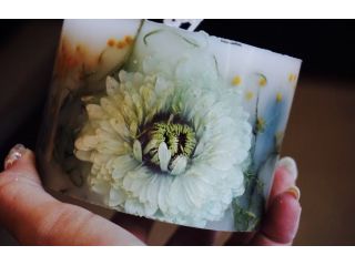 お好きなドライフラワーを使用して、記念日や結婚式に使用するキャンドルの作成も可能です!