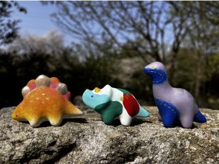 カラフル恐竜絵付