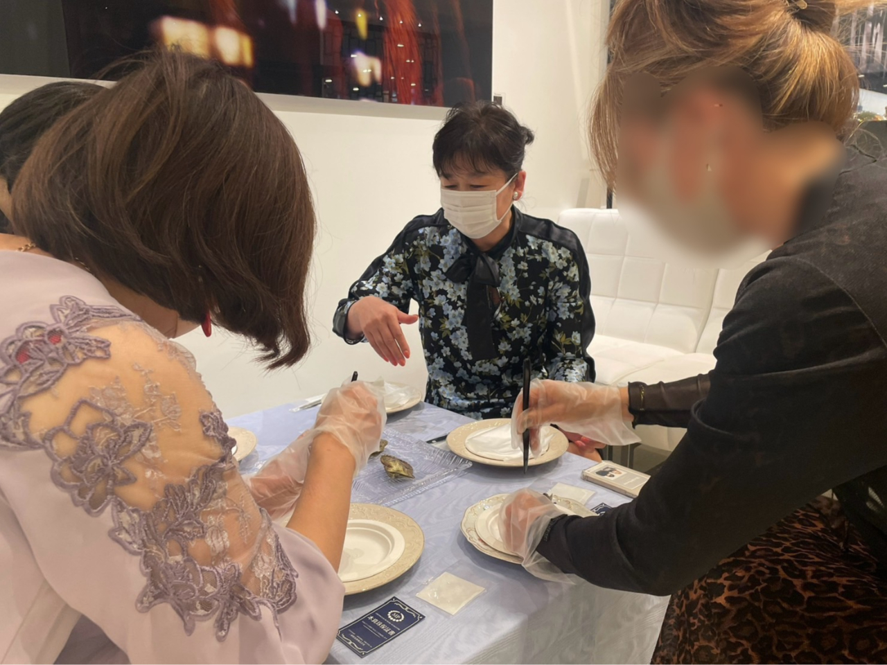 l^Ɋy߂uEňvȂ̐^oĂBȂCň܂ꂽ^Ɛe݁AWG[ւ̗[߂ɂȂ܂