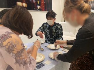 大人も真剣に楽しめる「世界で一つだけ」あなただけの真珠を取り出してください。母なる海で育まれた真珠と親しみ、ジュエリーへの理解を深める一日になりますよ